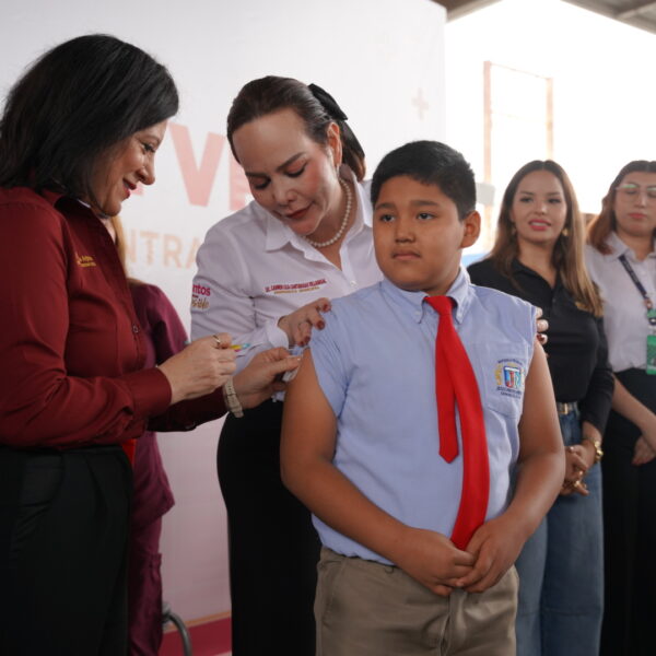 Carmen Lilia da inicio a campaña de vacunación contra el VPH; Nuevo Laredo, único municipio en ofrecer este beneficio gratuito