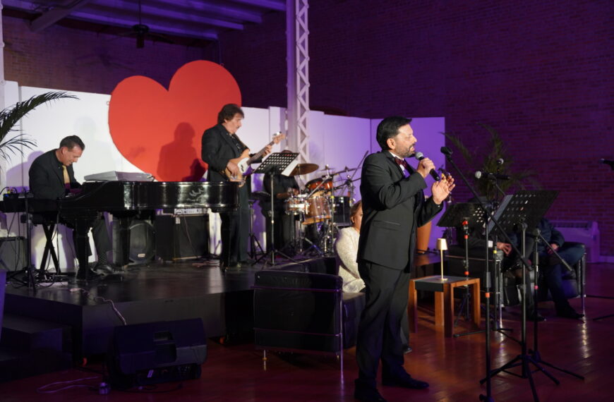 Corazón Acústico llena de magia, música y bohemia la sala Sergio Peña