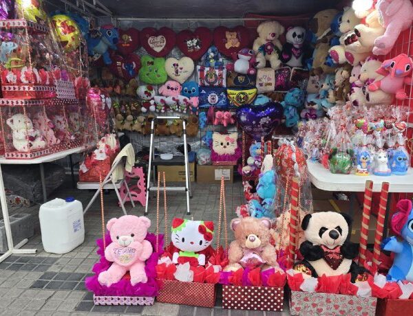 Amplían comerciantes gama de productos alusivos para el Día de San Valentín