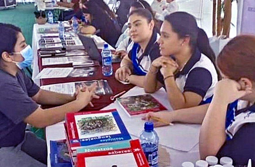 Dan clases a niños y jóvenes repatriados en el Centro de Bienvenida a Migrantes