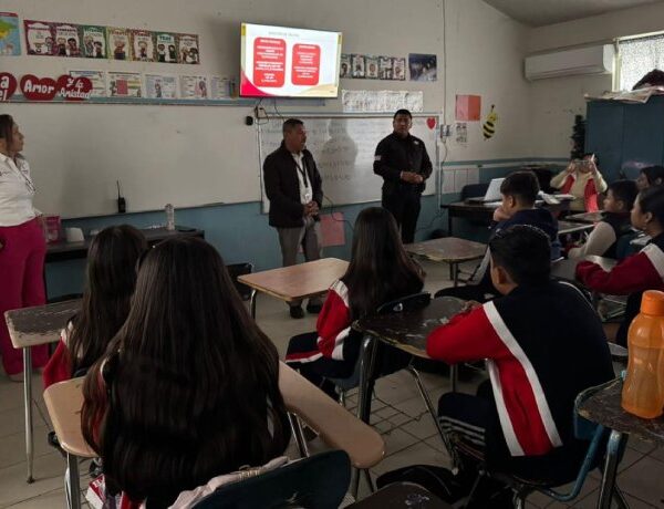 Imparten taller sobre delitos cibernéticos a estudiantes de primaria