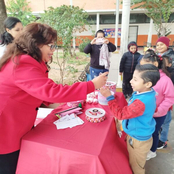 Celebran las escuelas de Nuevo Laredo el Día del Amor y de la Amistad