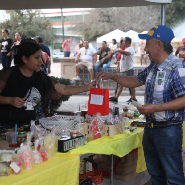 La plaza Primero de Mayo se llena de vida con el Bazar Primavera