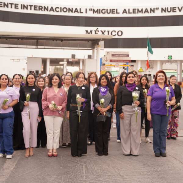 Mujeres de Nuevo Laredo y Laredo, Texas marchan unidas en el marco del 8 de Marzo