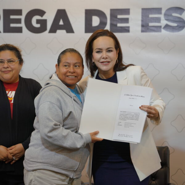 Gobierno de Nuevo Laredo brinda certeza jurídica a familias de El Progreso con entrega de escrituras