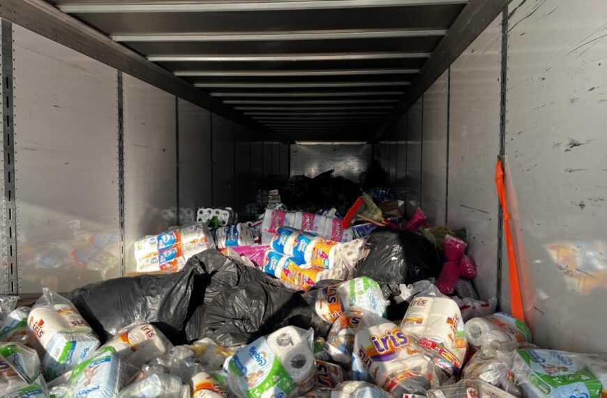 Sale de Nuevo Laredo un tráiler con toneladas de ayuda para Reynosa