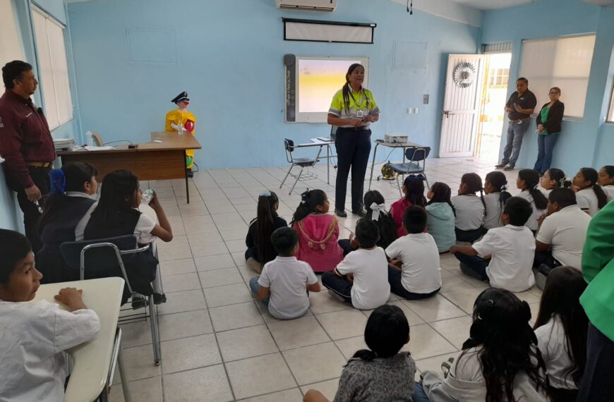 Niños y padres aprenden sobre seguridad vial en jornada educativa en primaria Club de Leones