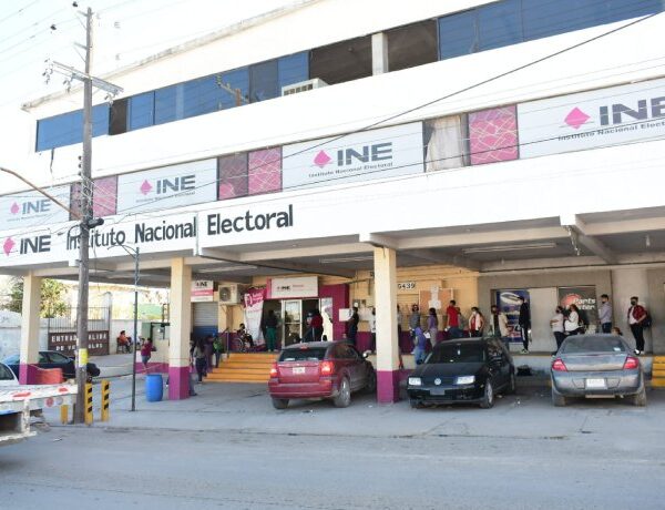 Laborará el INE sábado y domingo porque quedan 800 credenciales por entregar