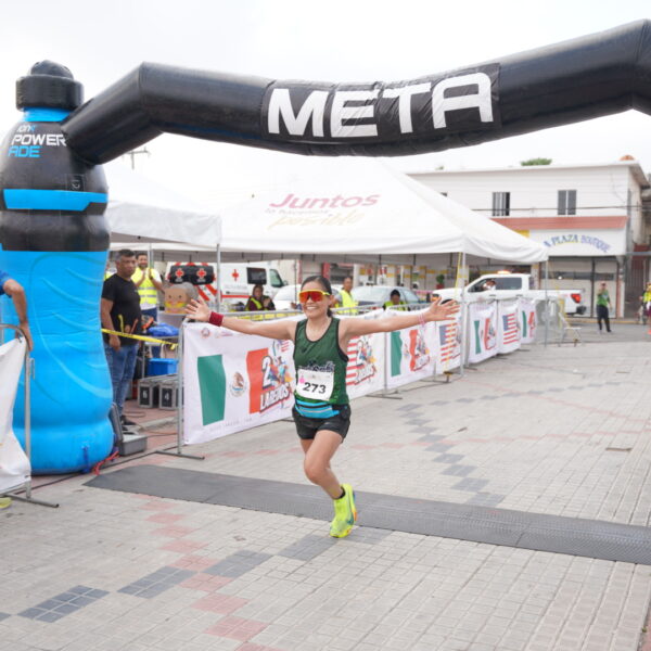 Corredores de la región disfrutan del Maratón Binacional Dos Laredos 2025