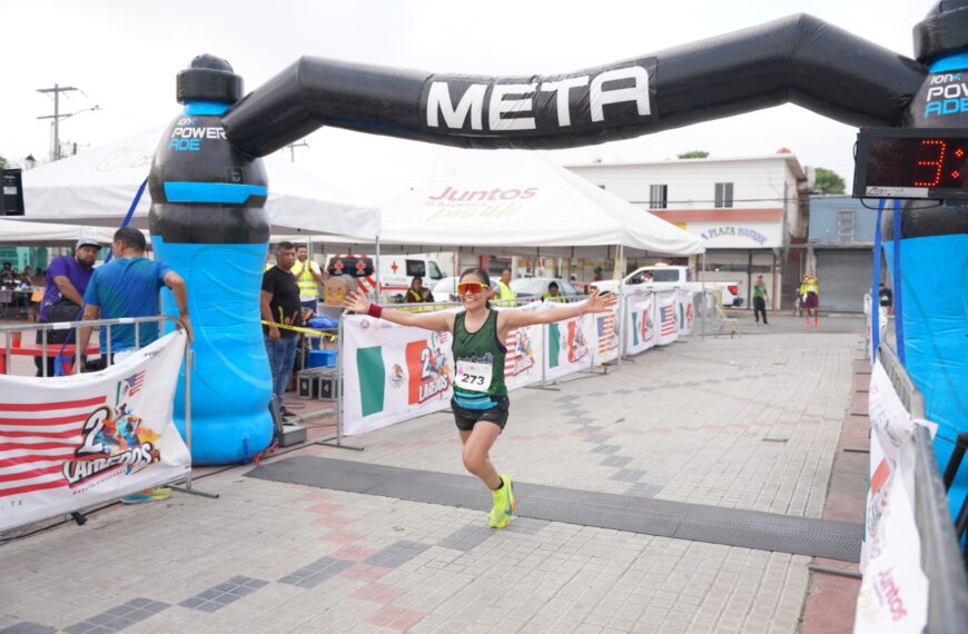 Corredores de la región disfrutan del Maratón Binacional Dos Laredos 2025