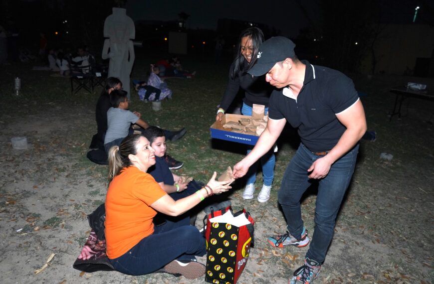 Disfrutan familias de Nuevo Laredo de Una noche en el museo en el Centro Cultural