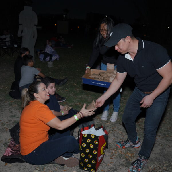 Disfrutan familias de “Una Noche en el Museo”