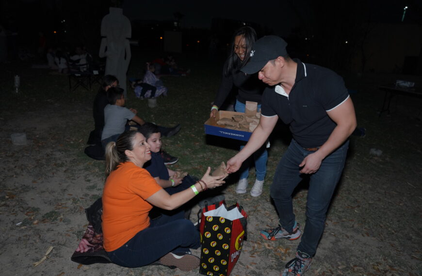 Disfrutan familias de “Una Noche en el Museo”