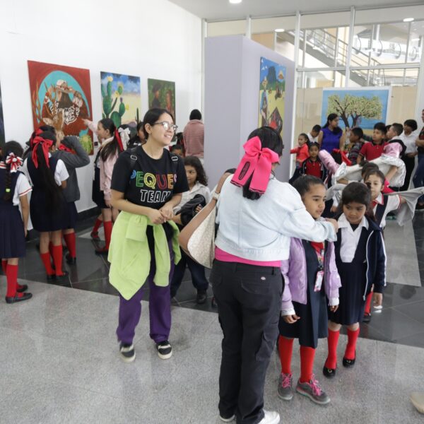 Alumnos de primaria Venustiano Carranza disfrutan del arte en un recorrido por el Centro Cultural