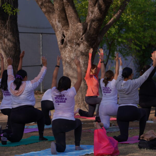 Jóvenes de Nuevo Laredo se conectan con su bienestar a través del yoga