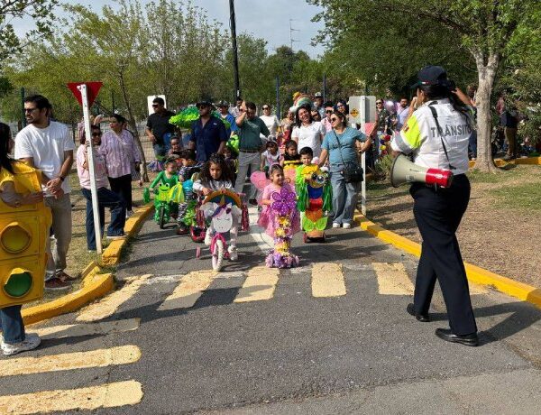 Niños de preescolar aprenden seguridad vial con actividades interactivas