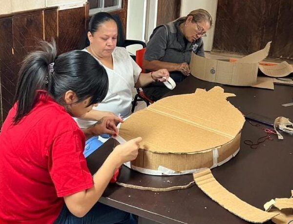 Imparten taller Mi Piñata a adolescentes que se…