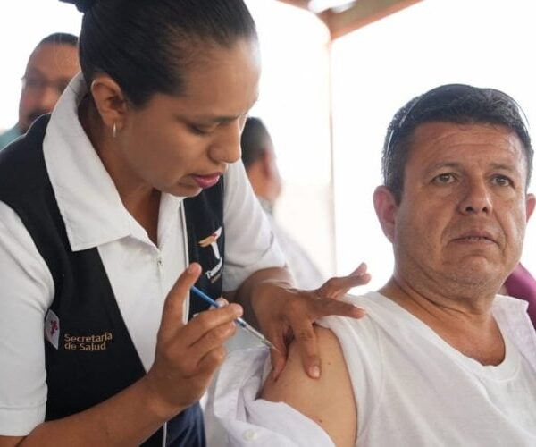 Mantiene Secretaría de Salud de Tamaulipas la vacunación contra la influenza y el Covid