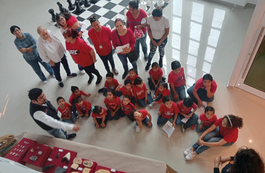 Niños participando en actividades culturales en la Infoteca en Nuevo Laredo durante Semana de Pascua