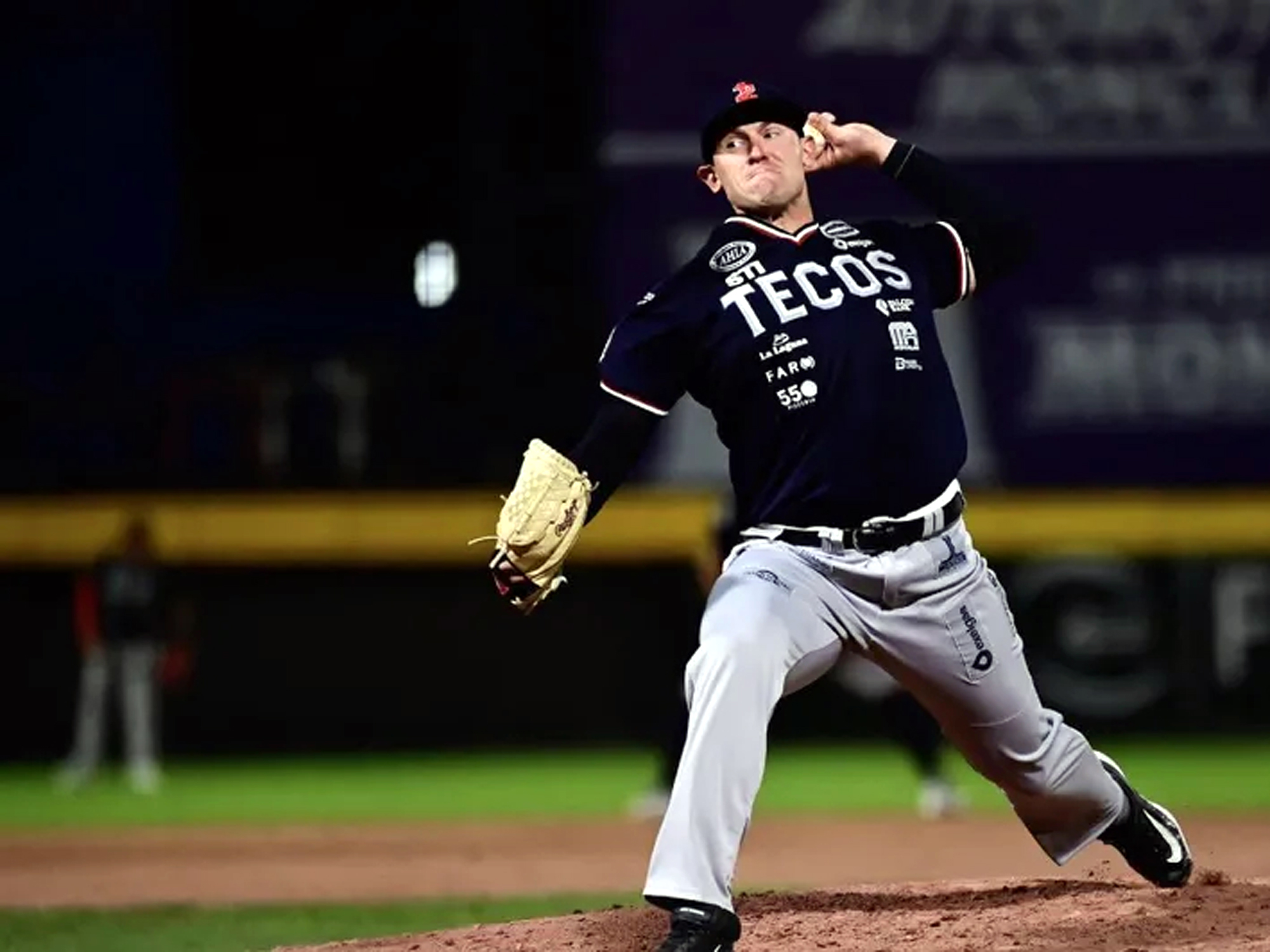Tecolotes de los Dos Laredos celebran victoria ante Acereros de Monclova