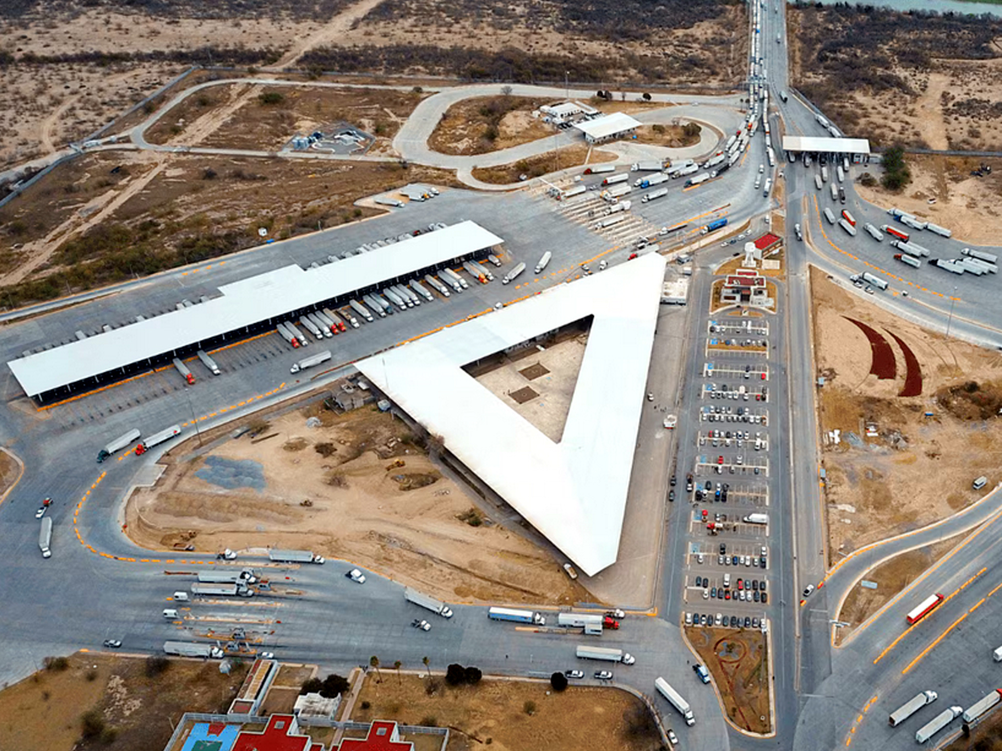 Aduana de Nuevo Laredo, líder en recaudación nacional con tecnología y eficiencia