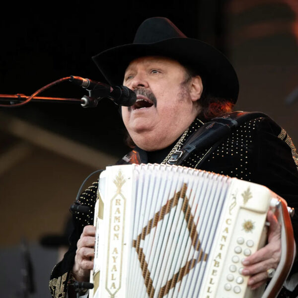 🎶 ¿Sabías que los boletos para ver va Ramón Ayala en Laredo Texas cuestan hasta más de $5,000 dólares? Descubre por qué este concierto será inolvidable y elige tu lugar antes de que suban los precios 👉