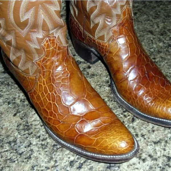 Detienen a texano por traficar botas de tortuga marina