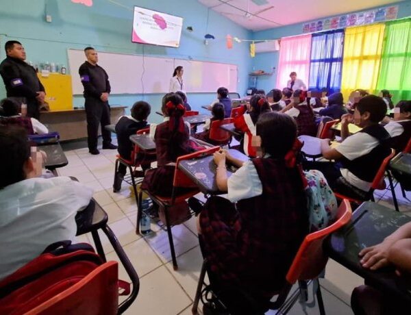 Guardia Estatal de Género capacita a estudiantes de 4º grado sobre ciberbullying