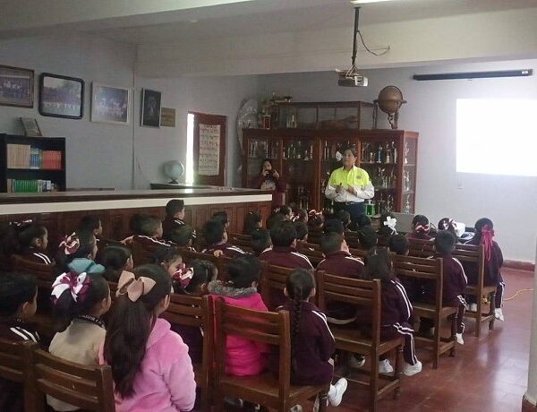Promueve Tránsito cultura vial entre padres de familia en primaria Carlos A. Carrillo