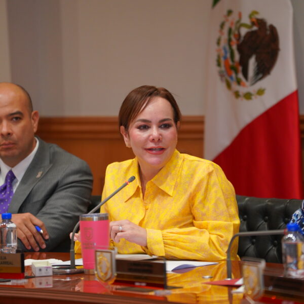 Carmen Lilia Canturosas anuncia ampliación del programa de becas municipales en Nuevo Laredo durante sesión de cabildo 2025