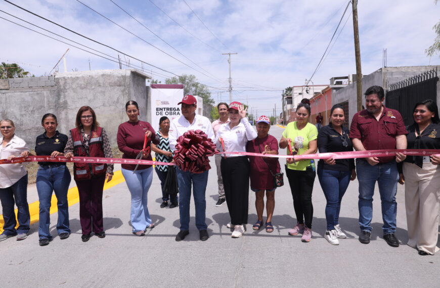 Vecinos de la Francisco Villa estrenan red de drenaje y agua potable tras dos décadas de espera