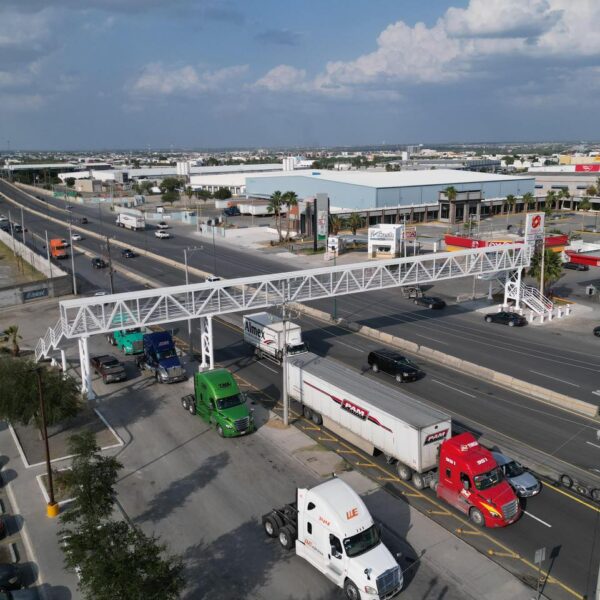 Inaugura alcaldesa Carmen Lilia Canturosas puente peatonal en la colonia Colinas del Sur