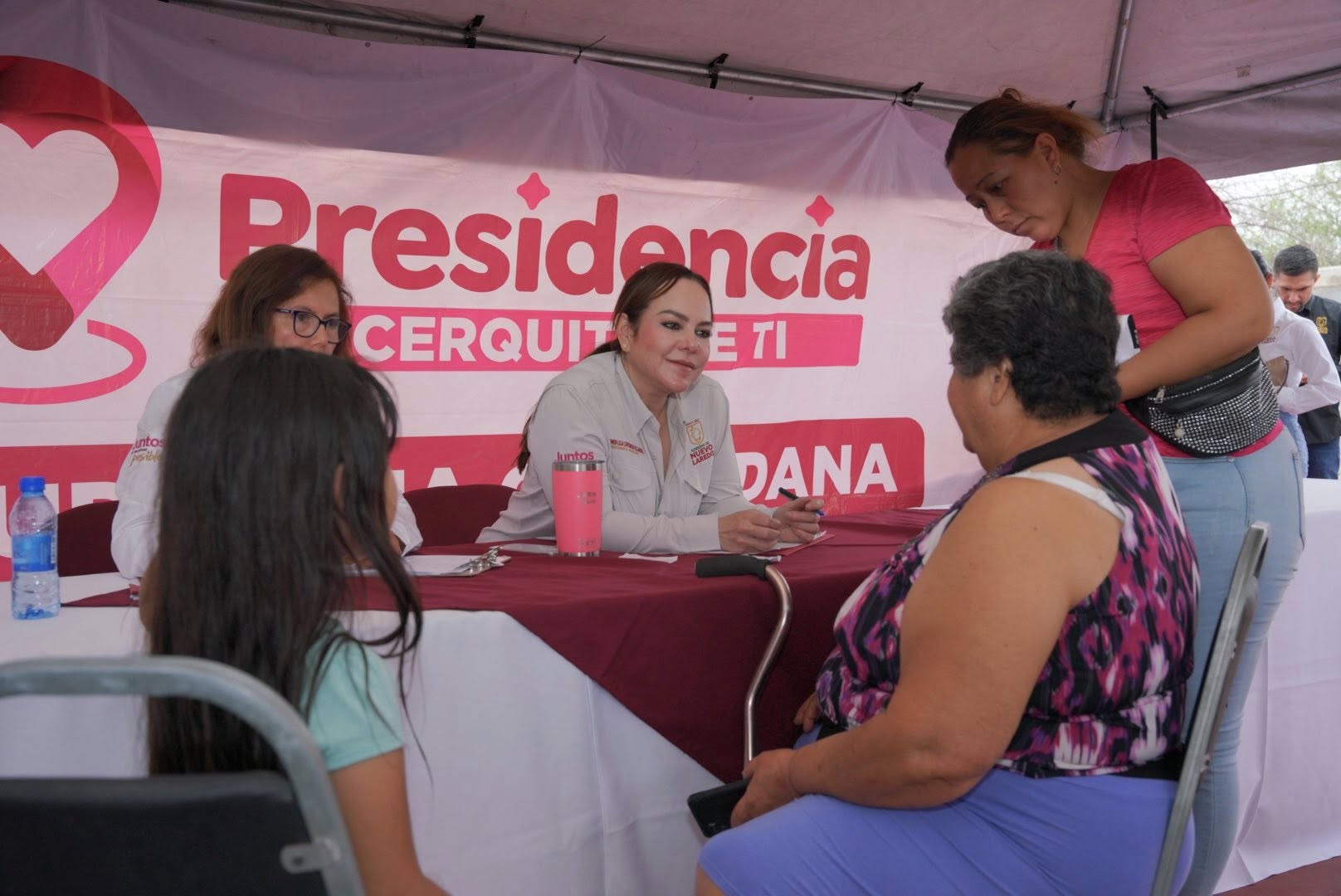Dilogo ciudadano directo entre la alcaldesa y habitantes en jornada de atencin