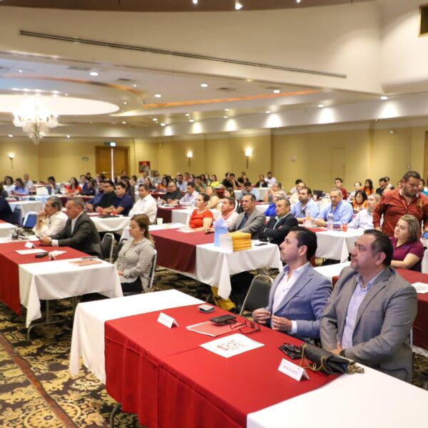Capacitan a 250 profesionales en reglas generales de comercio exterior en Nuevo Laredo