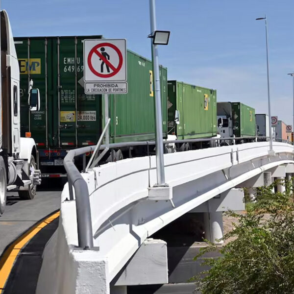 Doble cobro en Puerto Colombia afecta a transportistas de Nuevo Laredo y Laredo, Texas