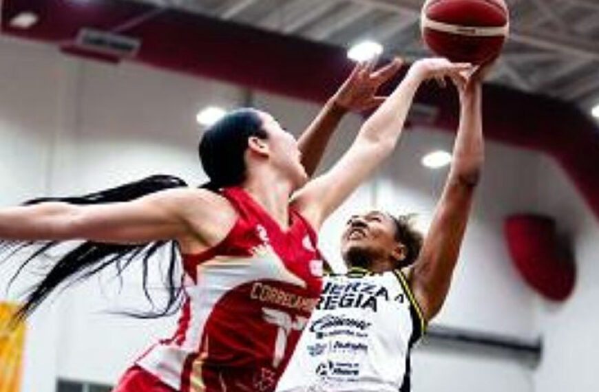 Jugadoras de Correcaminos Femenil en acción durante partido de baloncesto LNBP; posible juego en Nuevo Laredo