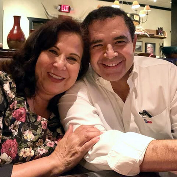 Henry Cuéllar pide trasladar juicio federal a Laredo Texas.