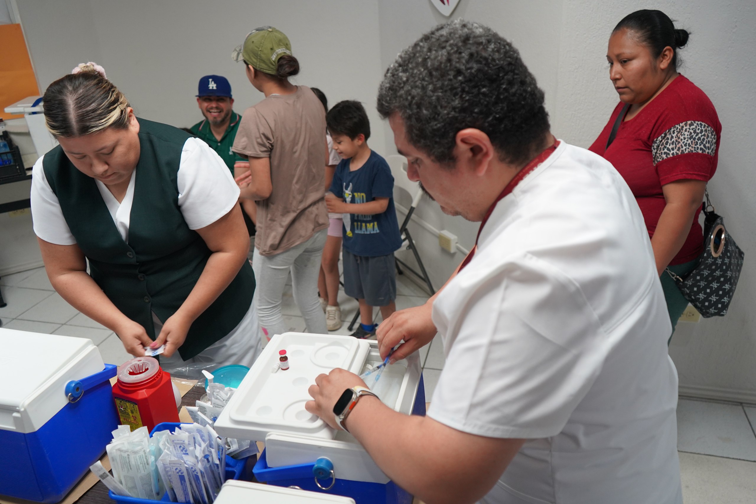 Vacunacin gratuita en DIF Nuevo Laredo durante la Semana Nacional 2025