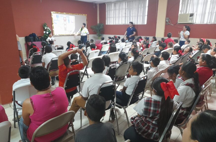 Estudiantes de primaria refuerzan buenas prácticas viales con apoyo de Tránsito Municipal