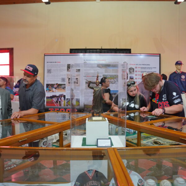 Conoce la exposición que revive 85 años de pasión por el béisbol en Nuevo Laredo