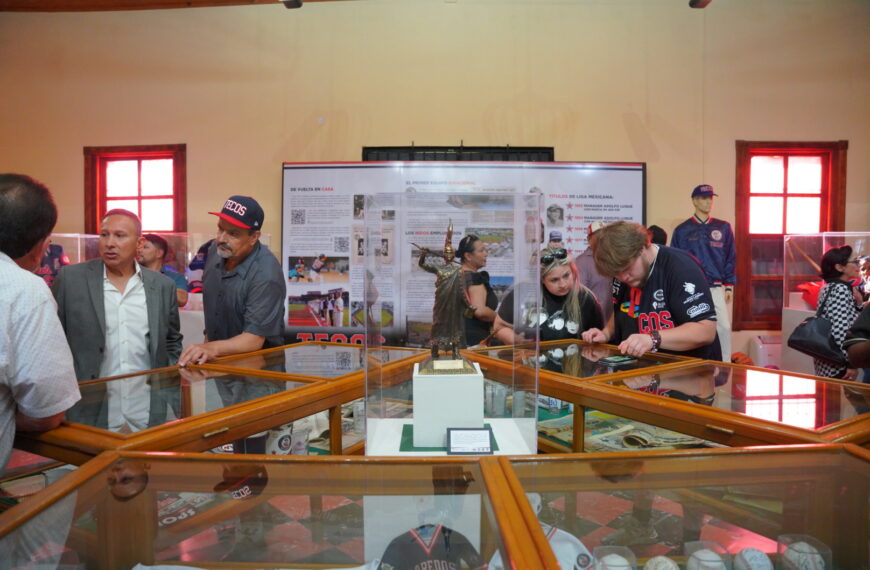 Conoce la exposición que revive 85 años de pasión por el béisbol en Nuevo Laredo