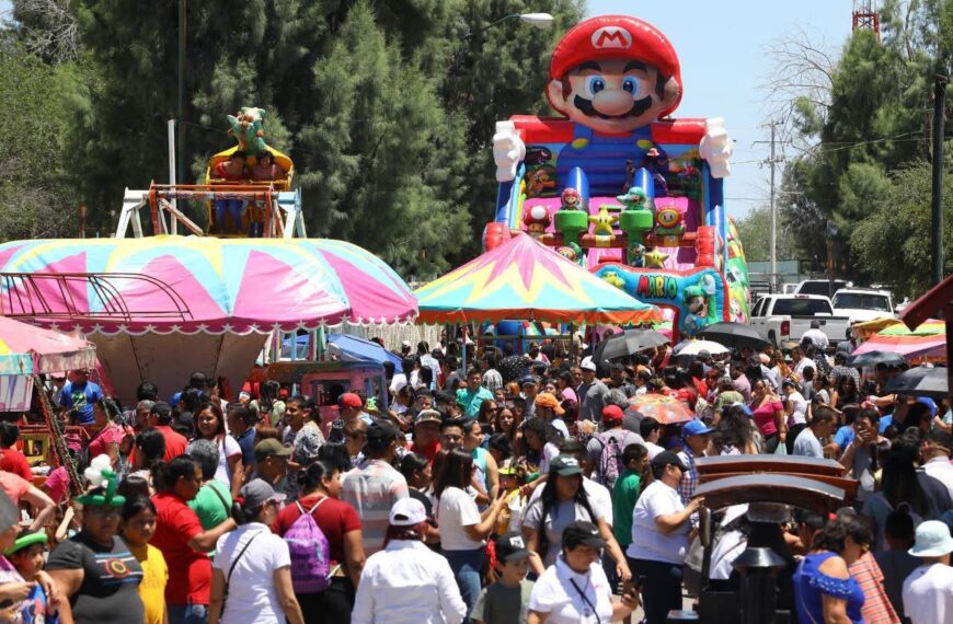 Niños disfrutando el Festival del Día del Niño en Parque Viveros