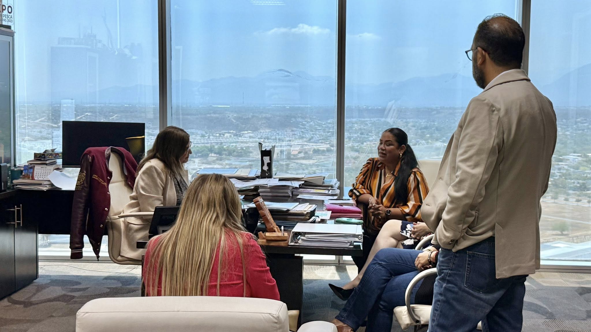 Reunin entre autoridades municipales y SEDUMA para organizar atencin a transportistas en Nuevo Laredo