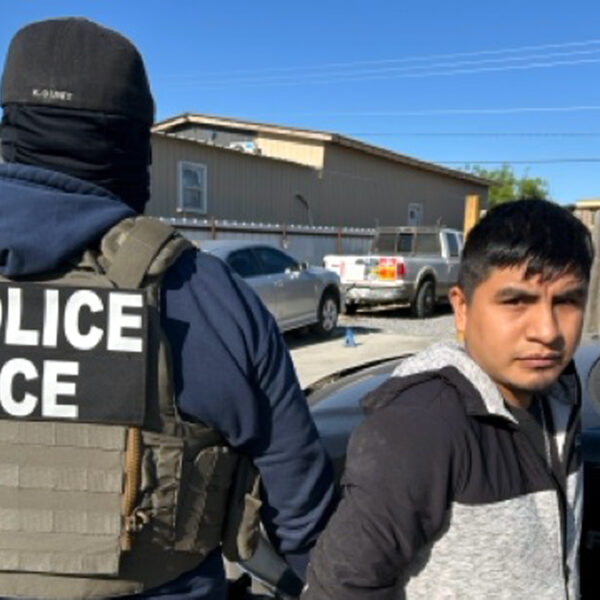 ICE sacude a negocios de Laredo: Arrestan a 44 migrantes
