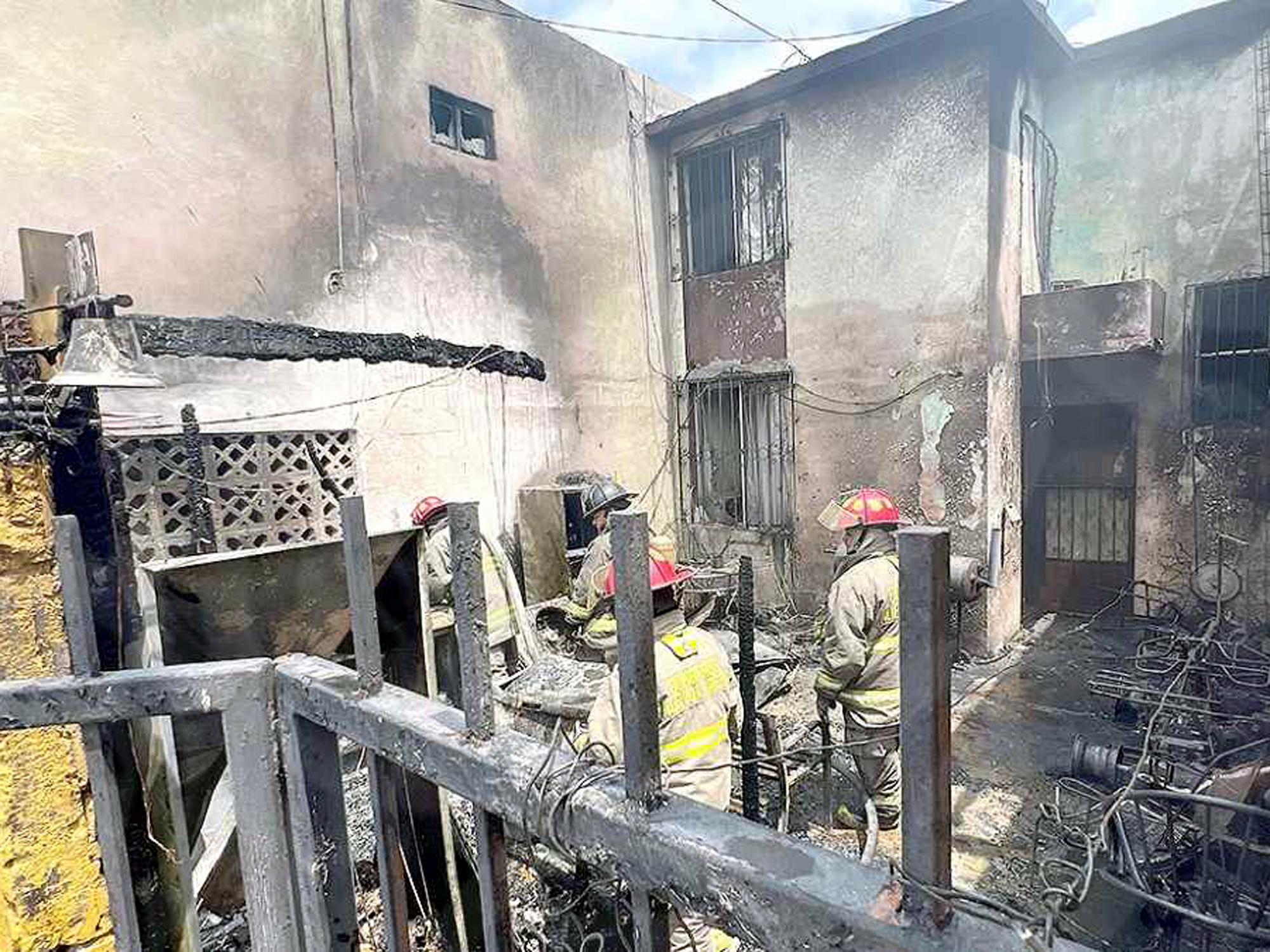 Incendio en Infonavit Nuevo Laredo destruye negocio de comida sin dejar lesionados