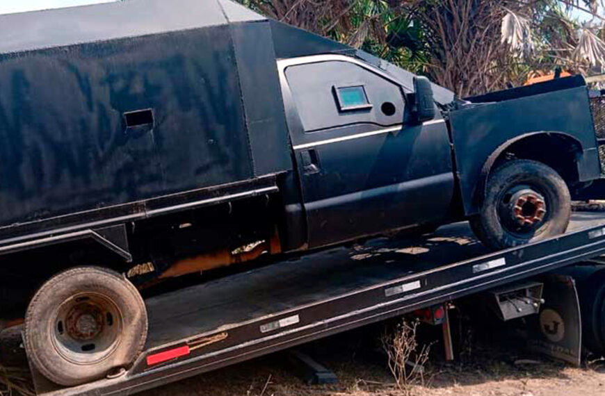 Camioneta blindada tipo "monstruo" asegurada entre la maleza en operativo en Tamaulipas