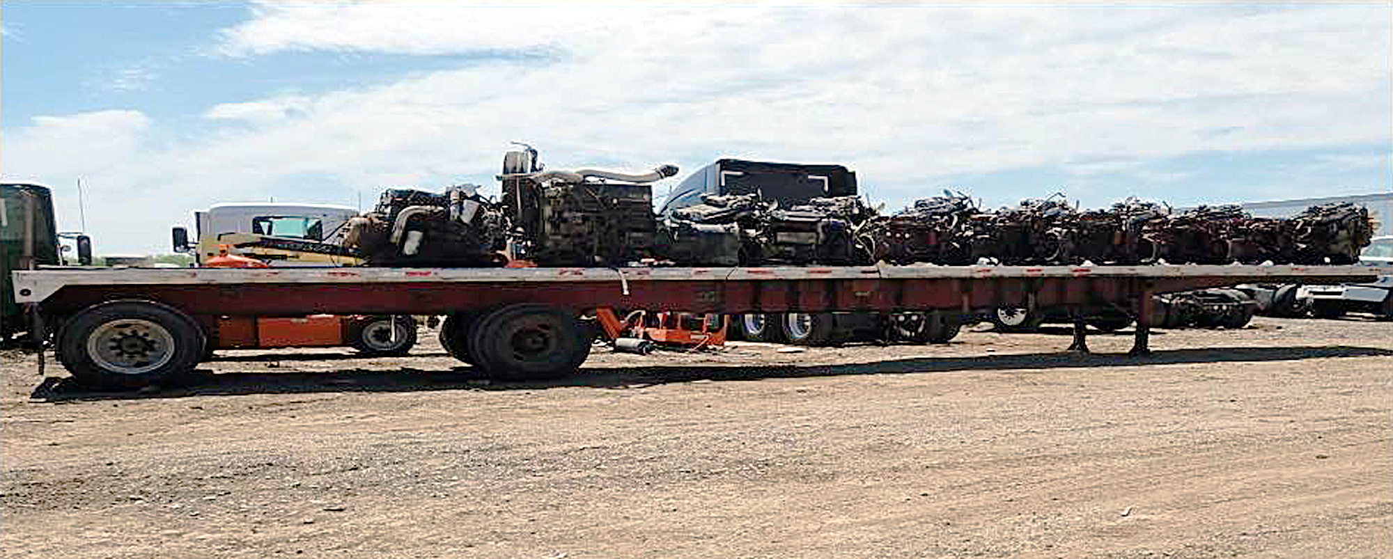 Roban plataforma cargada con motores en Laredo y podría haber cruzado a Nuevo Laredo… ¿la has visto?