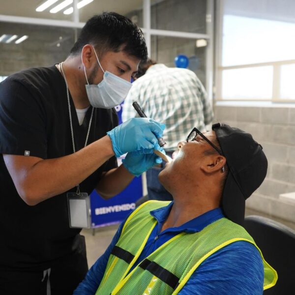 ¿Atención médica sin faltar al trabajo? Así están cuidando a los trabajadores en Nuevo Laredo