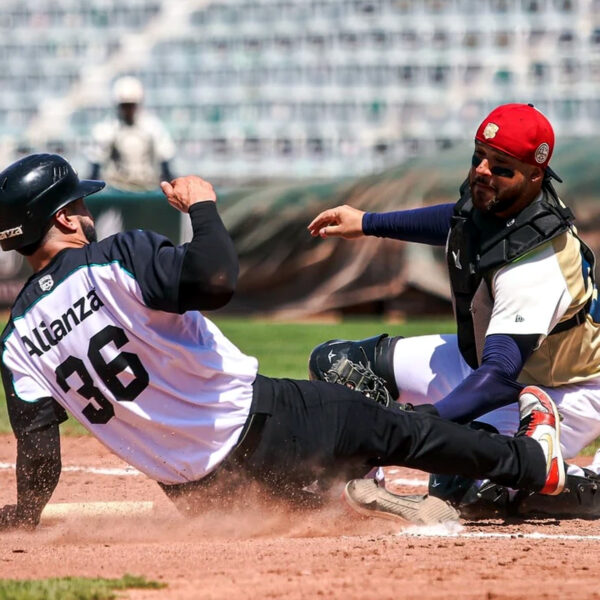 Tecos revientan en la novena y aplastan a Saraperos: ¡Triunfo fronterizo rumbo al título!