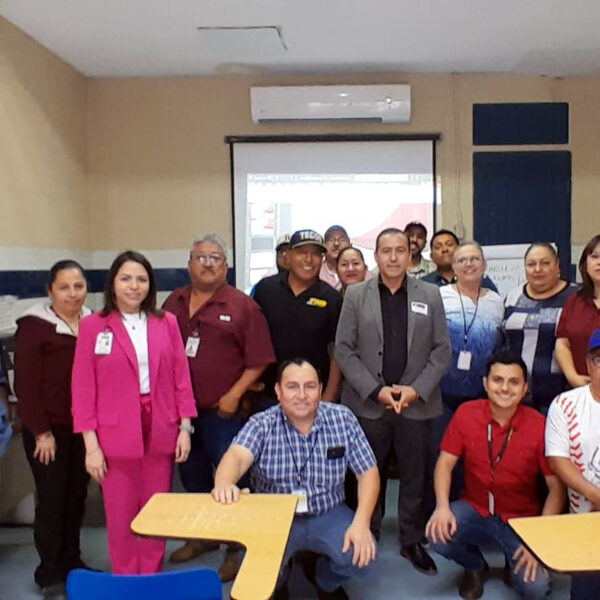 Trabajadores de TNL Express capacitados en inteligencia emocional en Nuevo Laredo
